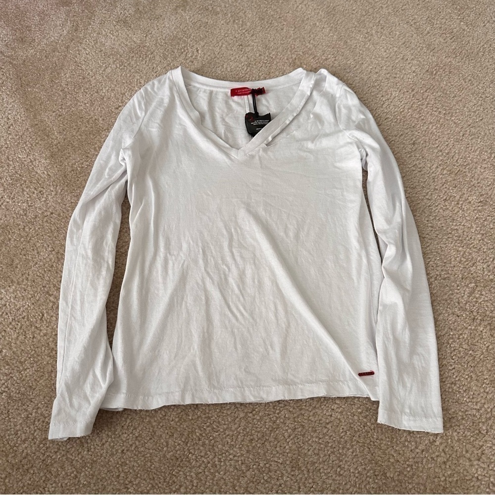 NWT Women’s n:PHILANTHROPY White V-Neck Long Sleeved Shirt!
